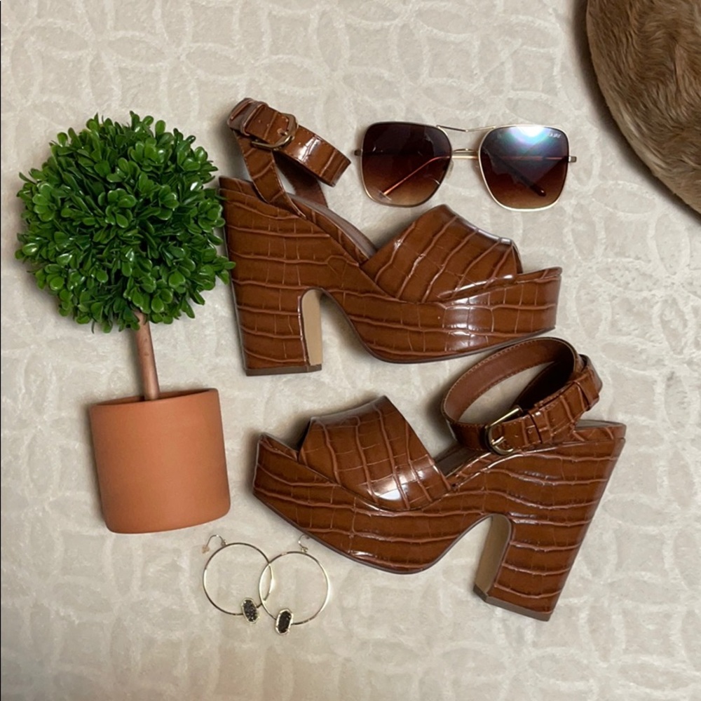 Platform sandals